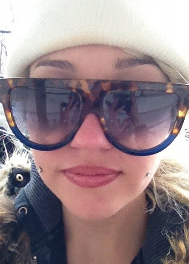 Amanda Bynes with newly pierced cheeks and large sunglasses. Credit: Twitter