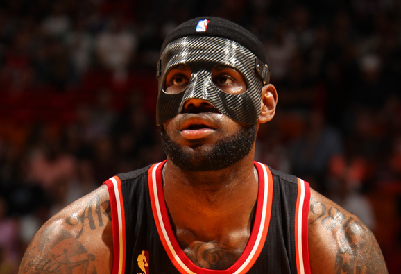 LeBron James black protective mask for broken nose. Photo by Issac Baldizon.png